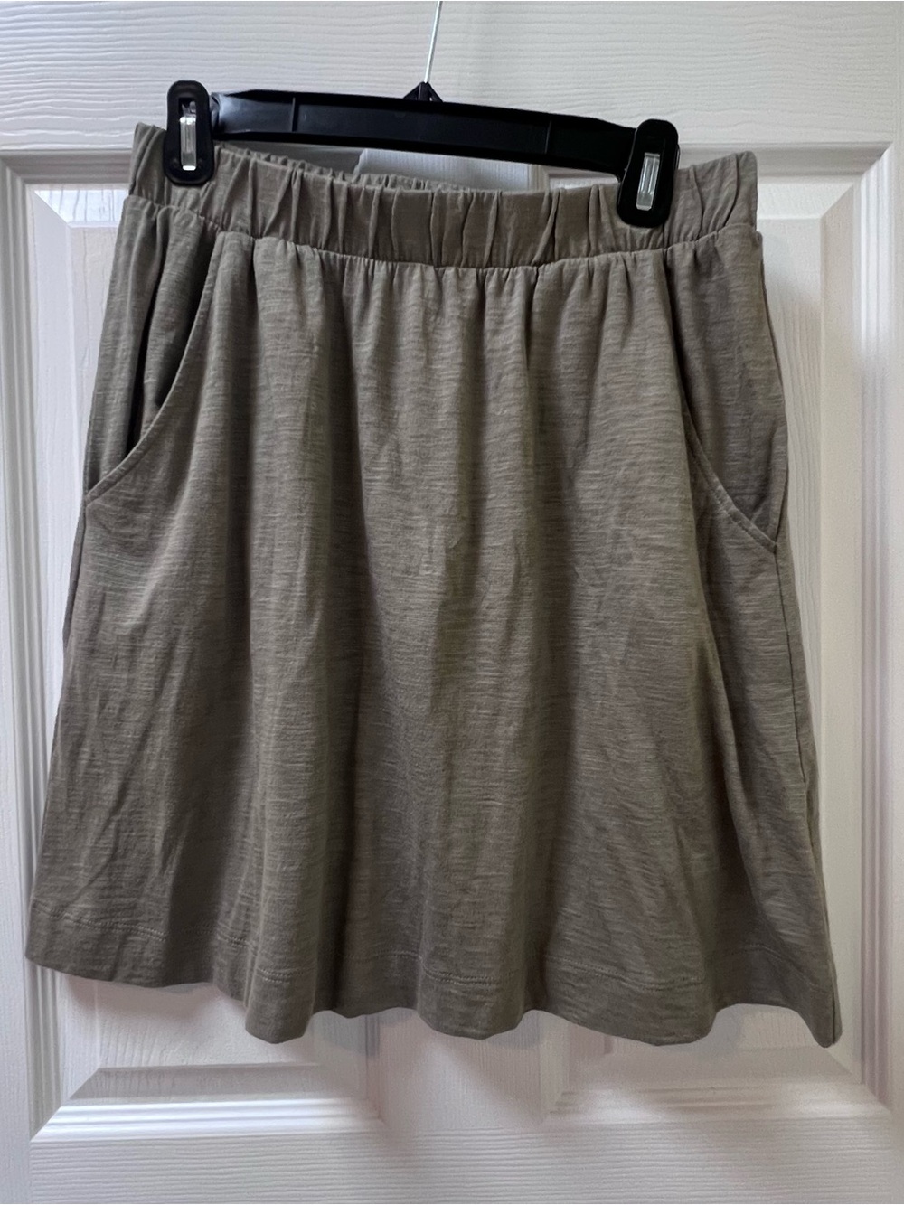 Lilla P Women's Pull Skirt Sage Green Size Medium Lightweight Super Soft Pockets